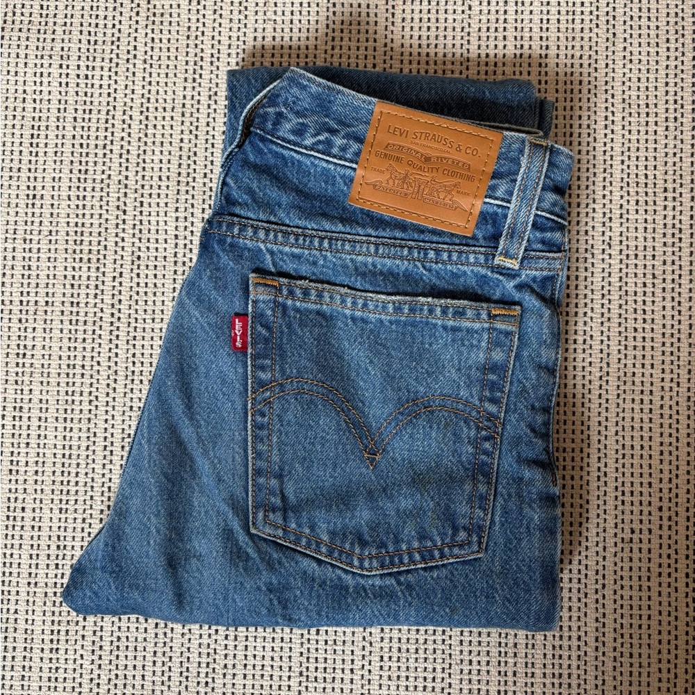 Levi’s wedgie raw hem jeans W23